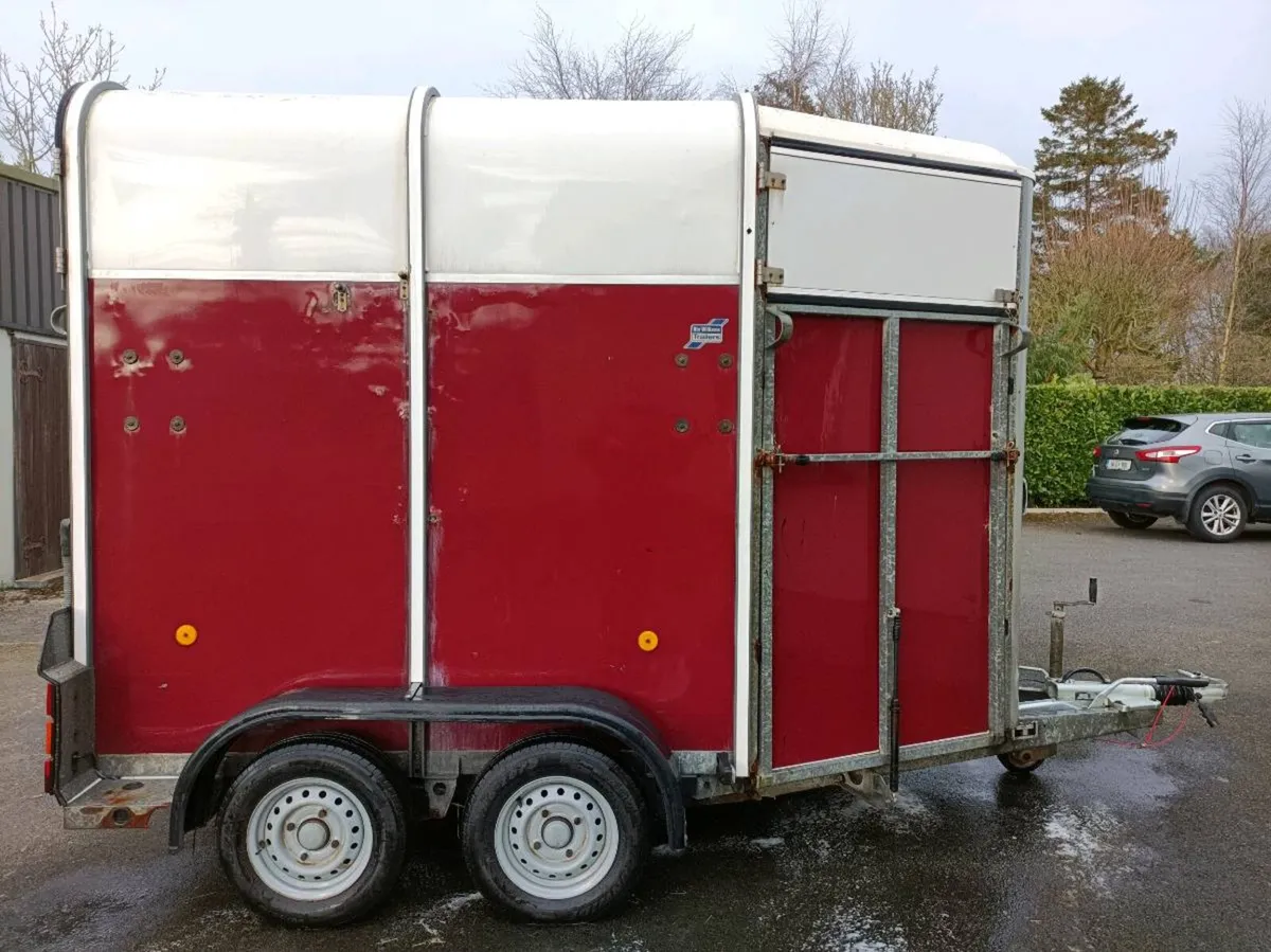 Horse box - Image 1