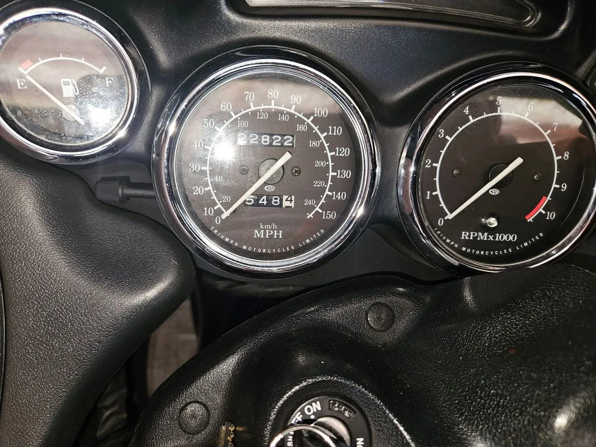 900 cc Triumph Trophy 1999 - Image 3
