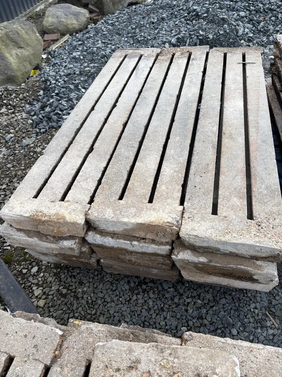 Concrete pig slots - Image 3