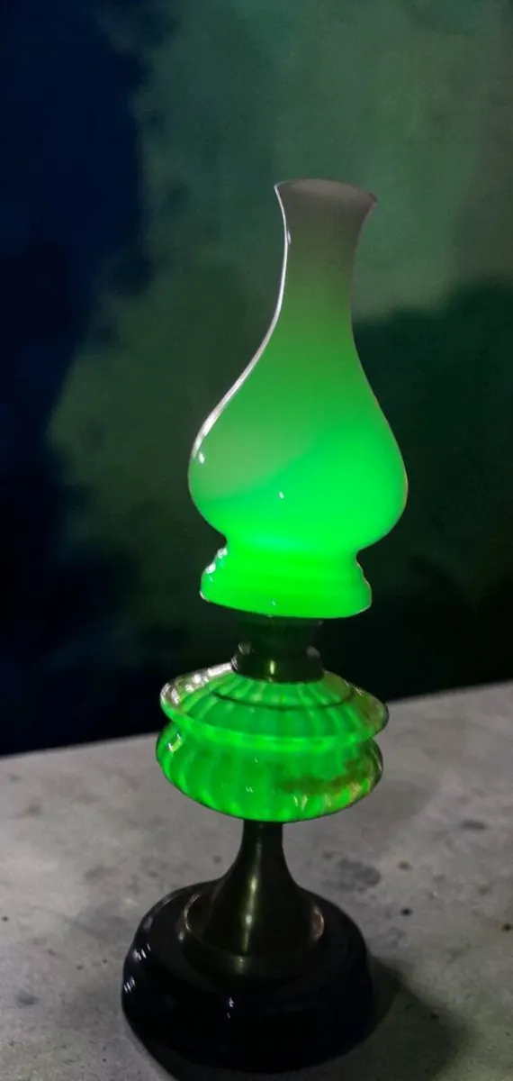 Large Uranium glass oil lamp - Image 1