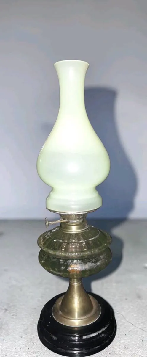 Large Uranium glass oil lamp - Image 2