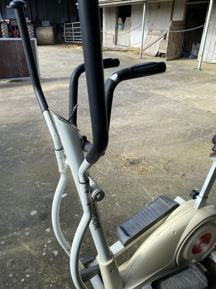 Cross trainer - Image 1
