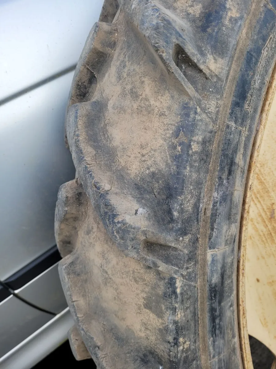 Ford rowcrops 9.5-44   dunlop 8 stud / 11-36 6 stu - Image 2