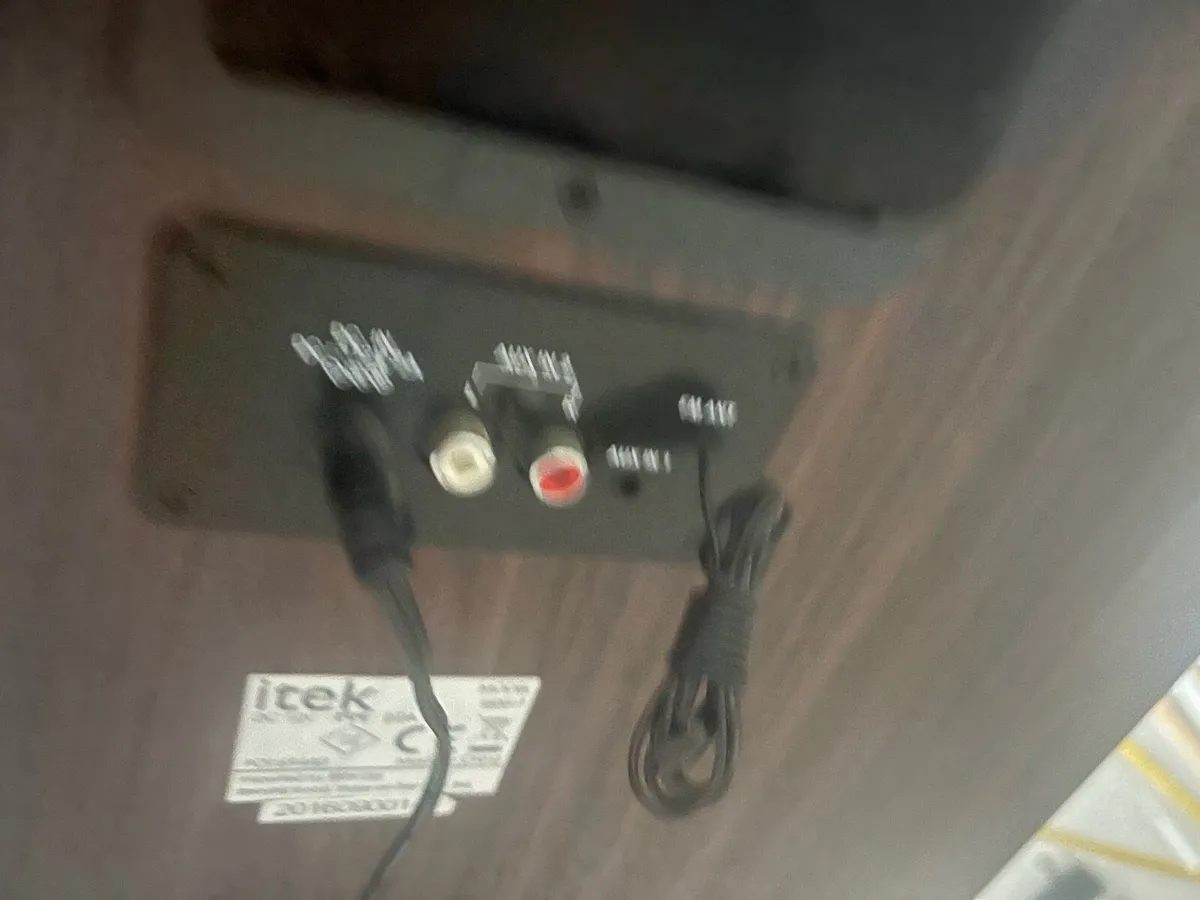 Radio and Bluetooth Jukebox. Free - Image 4