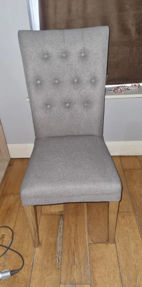 Solid oak table & 6 chairs - Image 2