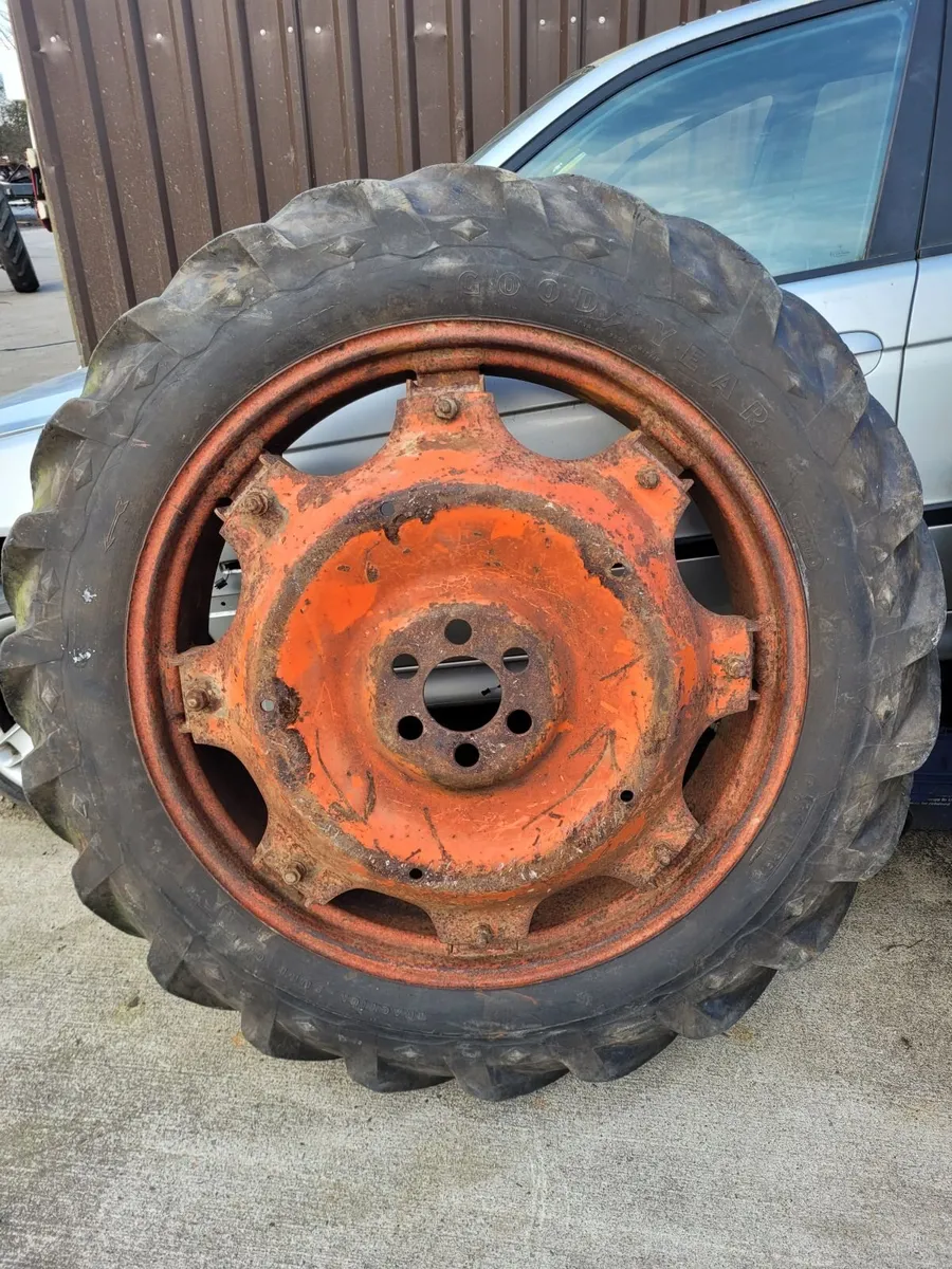 Ford rowcrops 9.5-44   dunlop 8 stud / 11-36 6 stu - Image 3