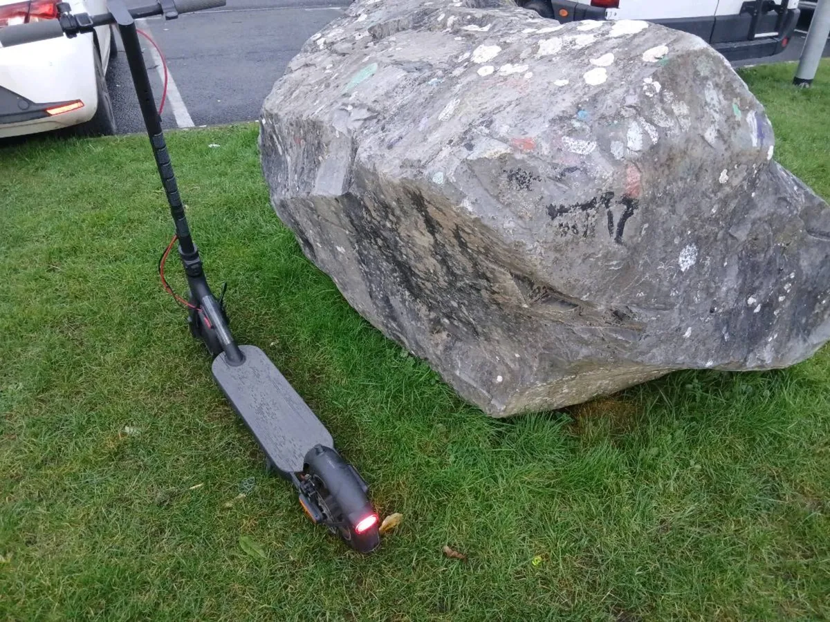 Xiaomi 4 electric scooter - Image 1