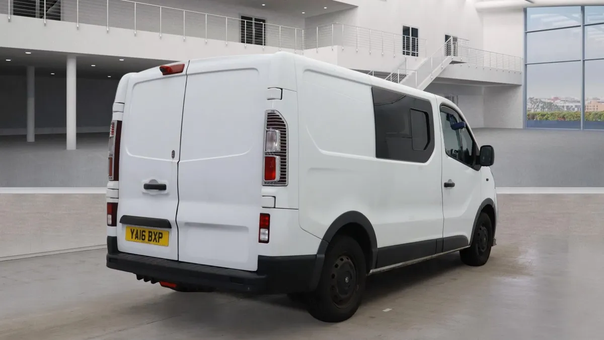 Renault Trafic 2016 crewcab - Image 1