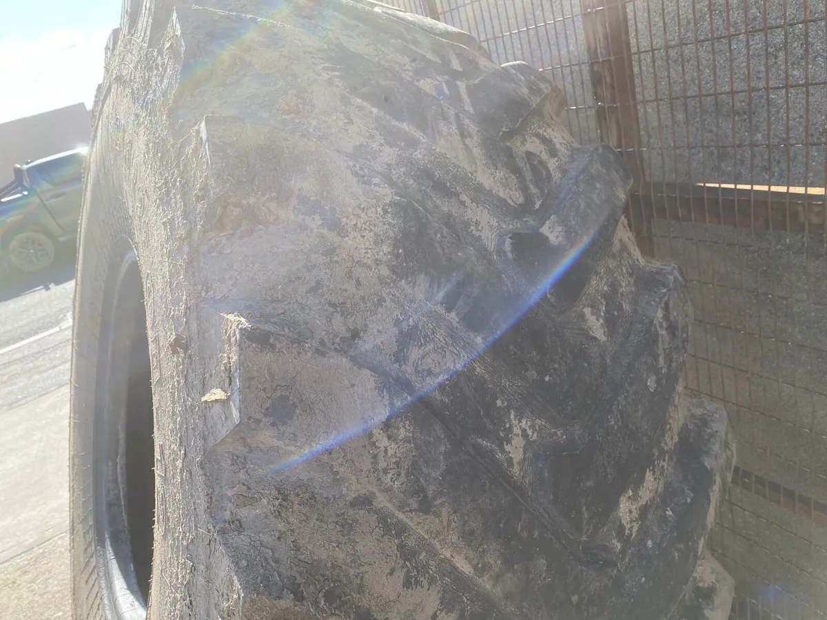 TANKER TYRE 28.1R26 RUSSIAN TYRE GOOD CONDITION - Image 2