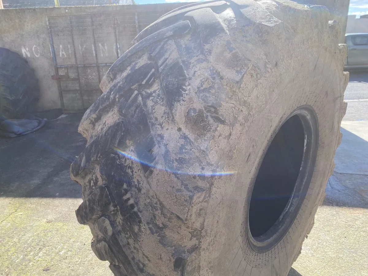 TANKER TYRE 28.1R26 RUSSIAN TYRE GOOD CONDITION - Image 3