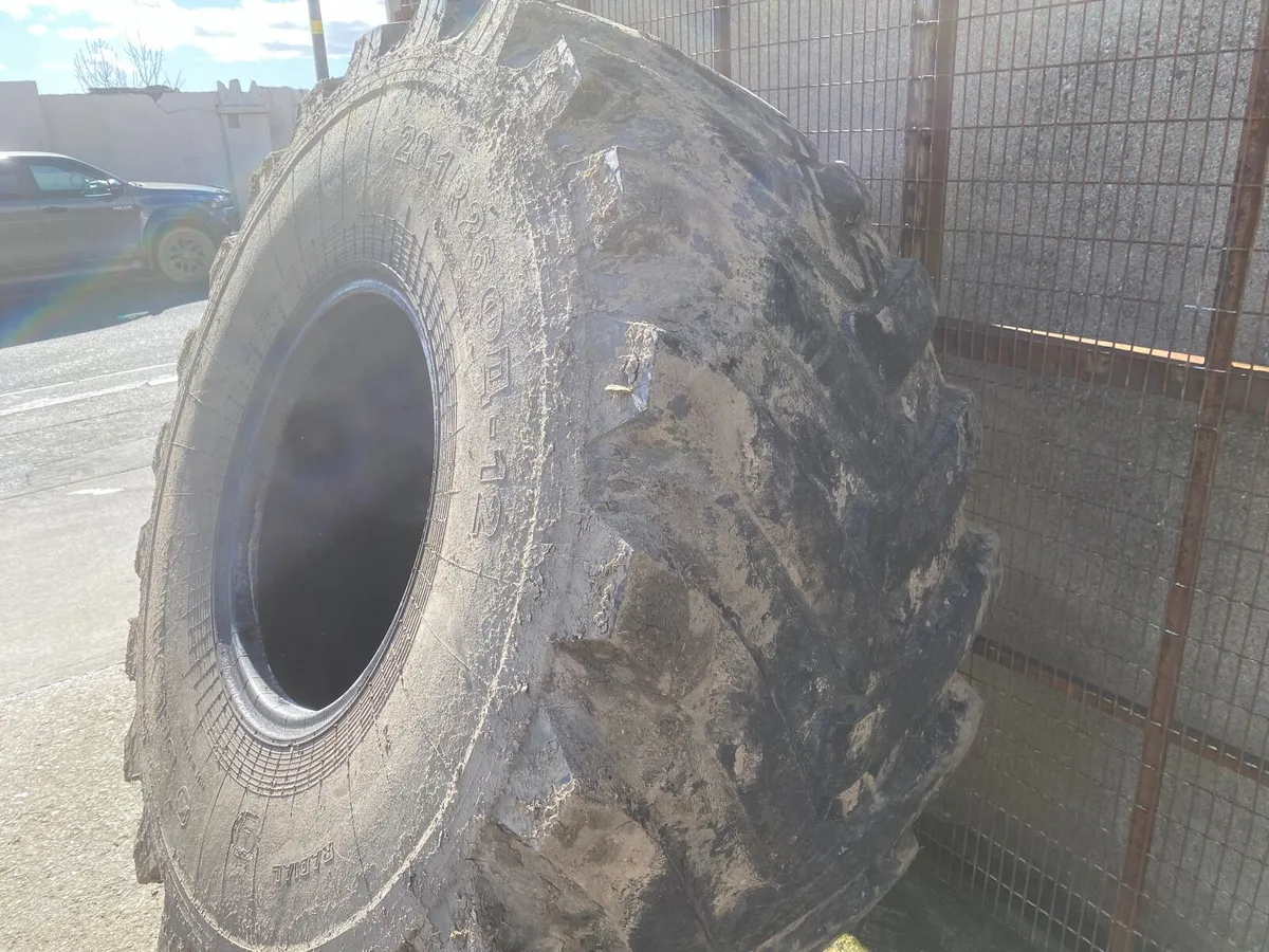 TANKER TYRE 28.1R26 RUSSIAN TYRE GOOD CONDITION - Image 4