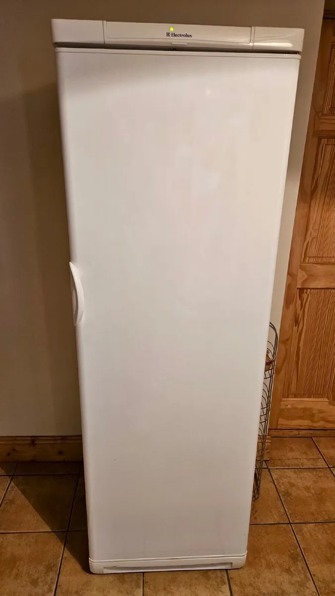 Larder fridge - white - Image 3