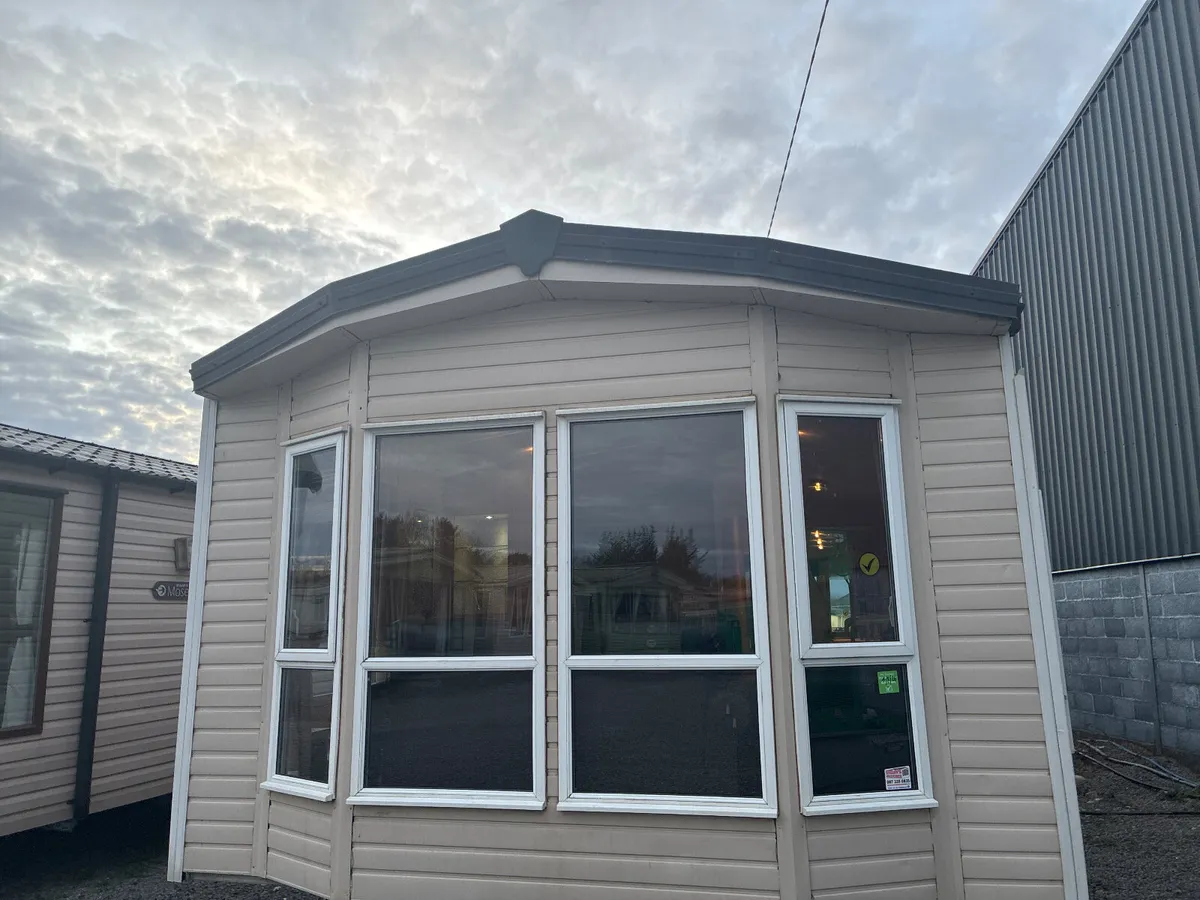 YOU WOULD LOOK A PICTURE IN THIS COSSAULT STUDIO - Image 1