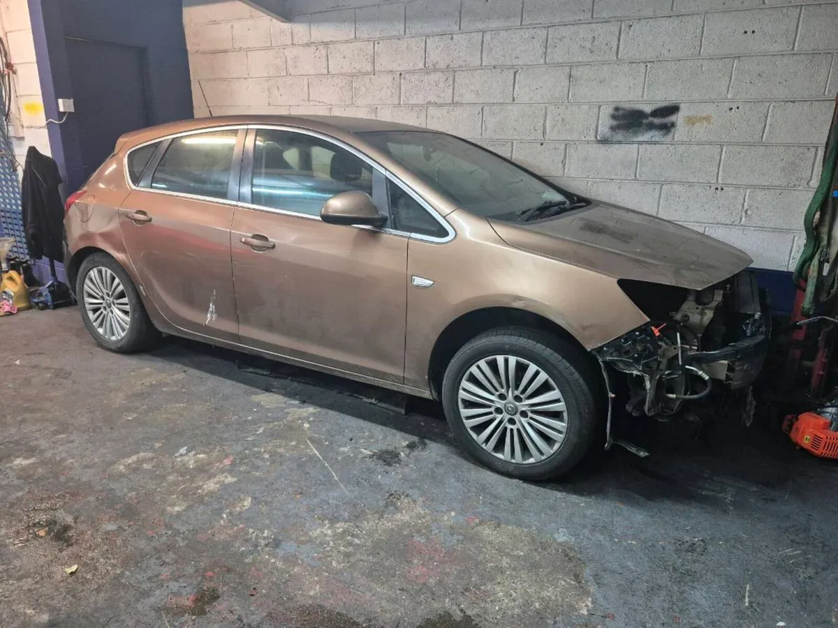 2015 Opel Astra Breaking - Image 4