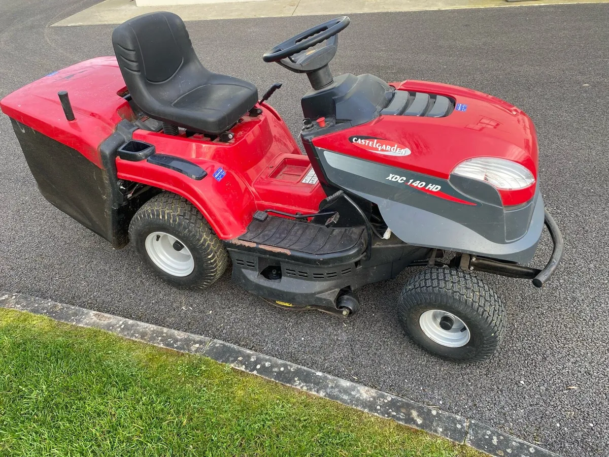 Castle garden ride on mower - Image 4