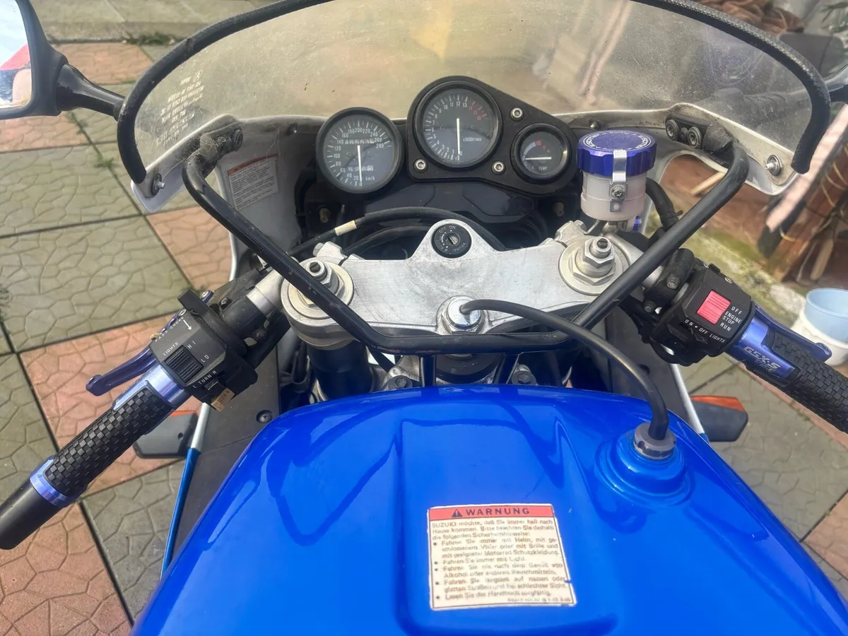 Suzuki gsxr750(W) - Image 1