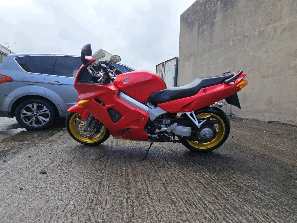 1998 Honda VFR800 13,000 Miles Excellent Condition - Image 2