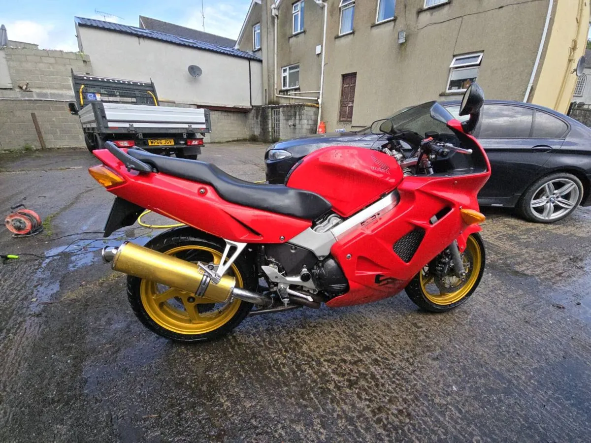 1998 Honda VFR800 13,000 Miles Excellent Condition - Image 3