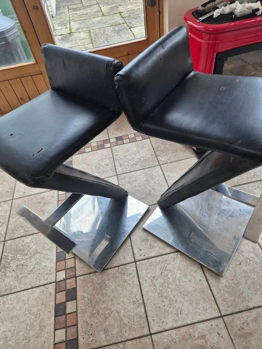 2 stools z shaped - Image 1