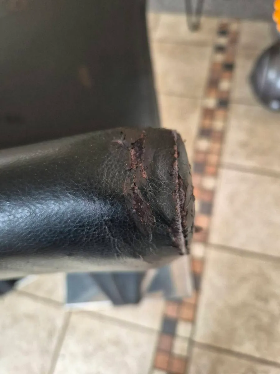 2 stools z shaped - Image 2