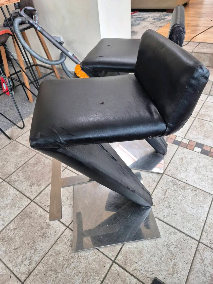 2 stools z shaped - Image 4