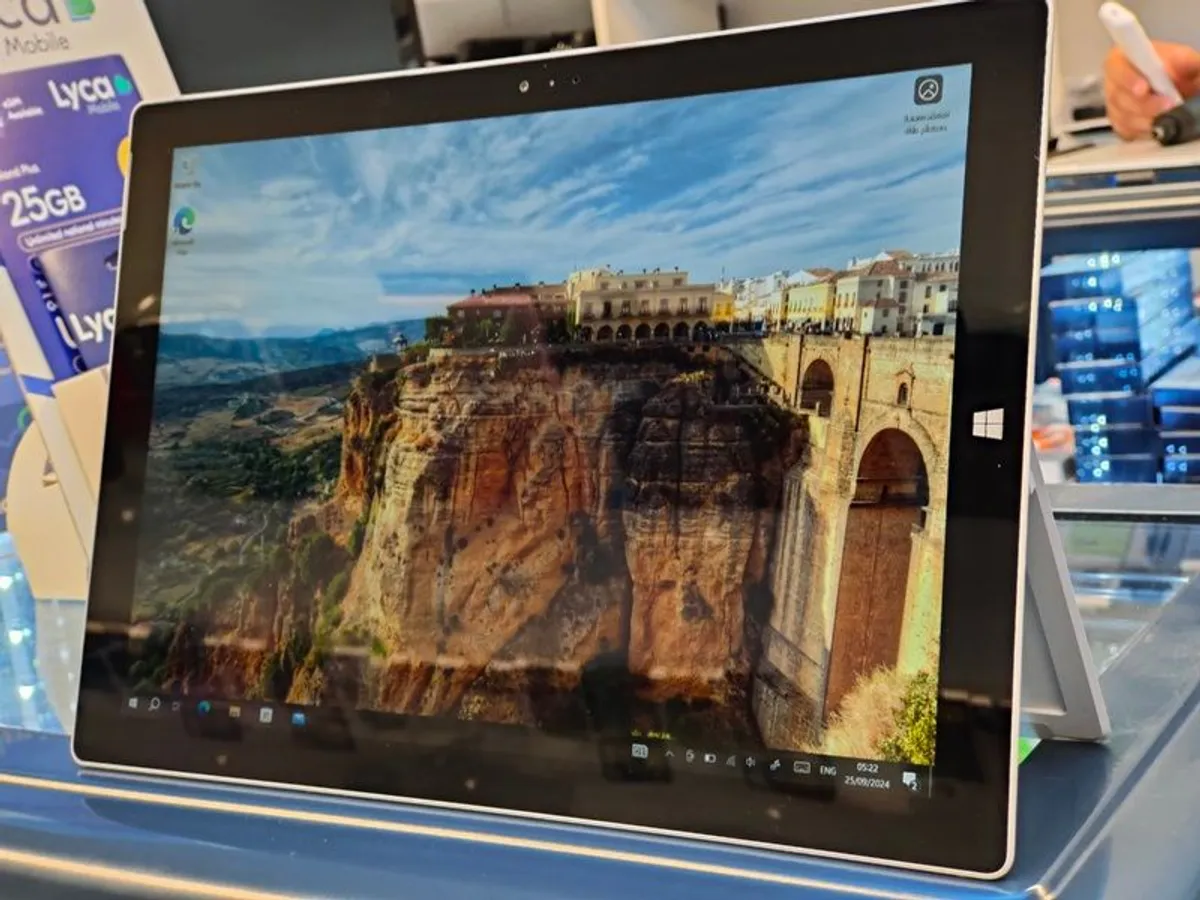 Microsoft Surface Pro 3 12inch i5-4300U 8GB RAM 256GB SSD Windows 10 Pro Touch (Without Keyboard) - Image 2