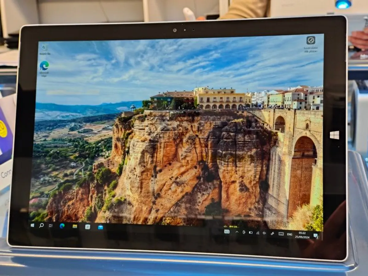 Microsoft Surface Pro 3 12inch i5-4300U 8GB RAM 256GB SSD Windows 10 Pro Touch (Without Keyboard) - Image 1