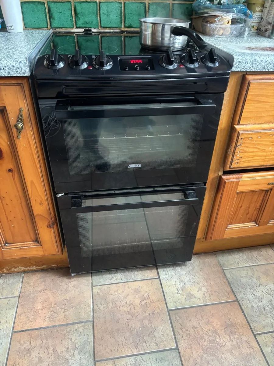 Electric oven - Image 1