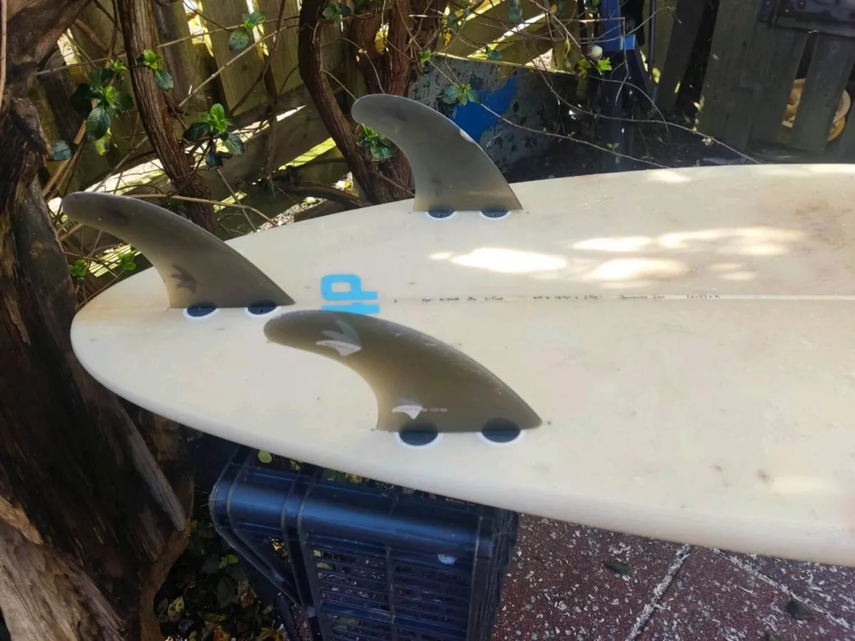 Surfboard by E.Tom - Image 4