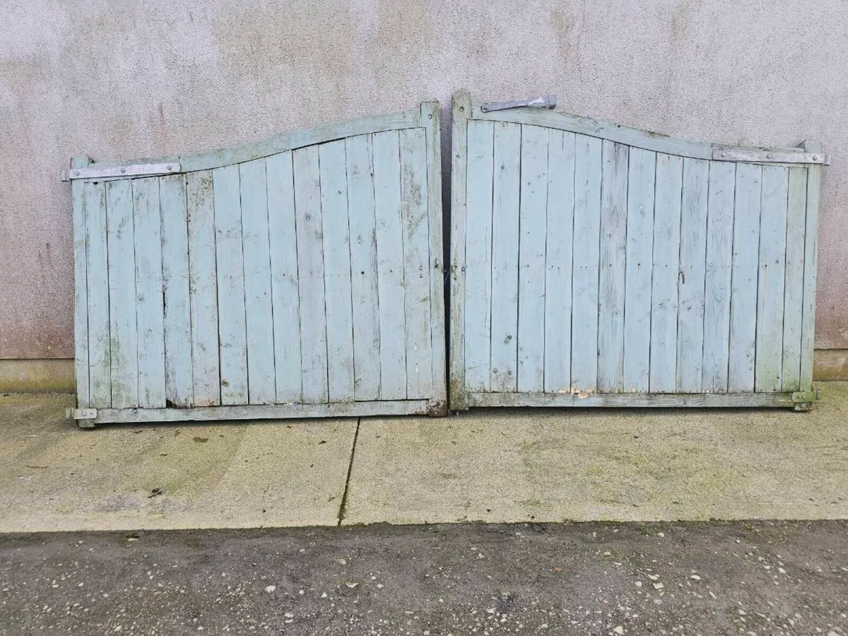 Wooden gates - Image 1