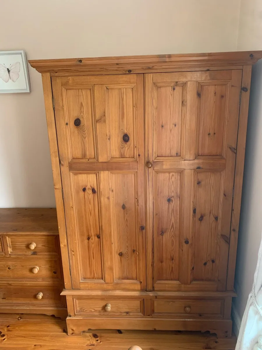 Bedroom furniture - Image 4