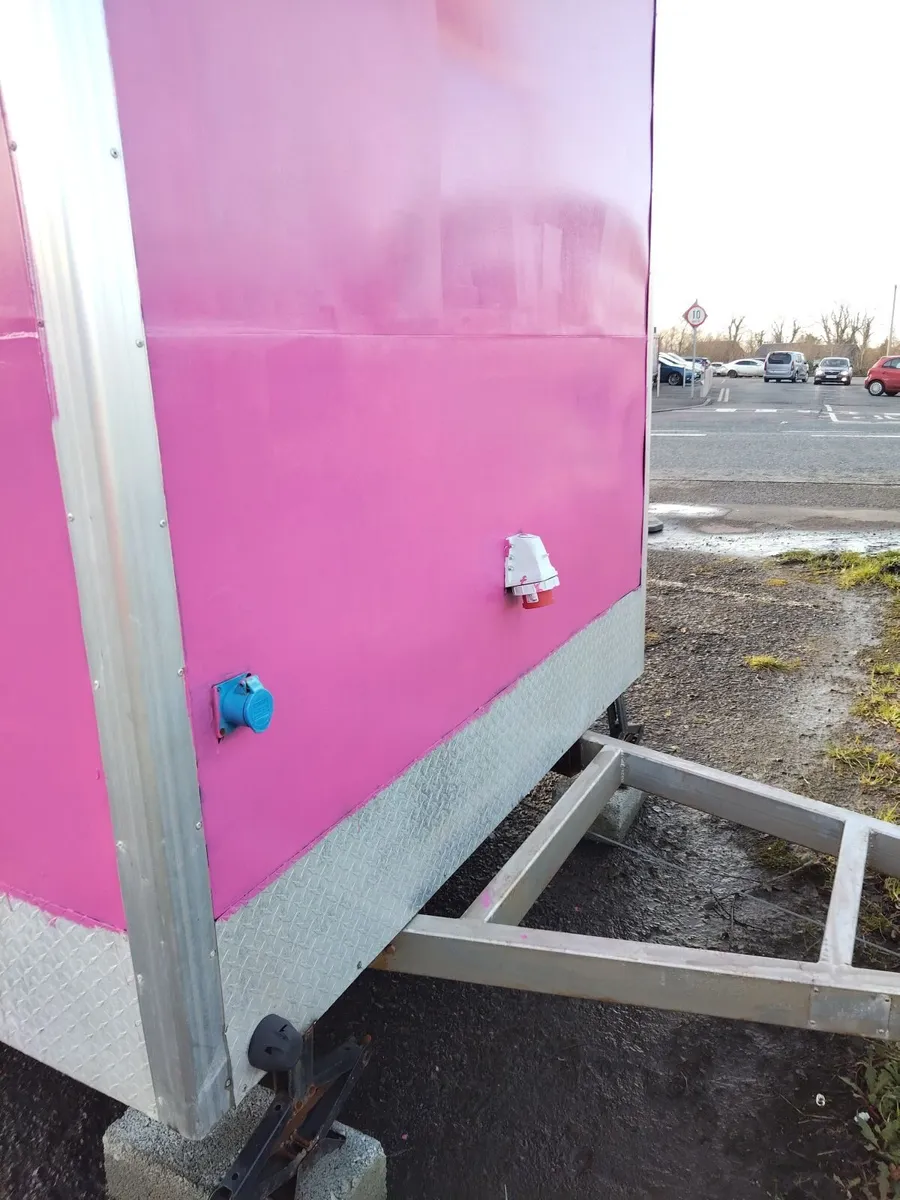 Catering trailer - Image 2