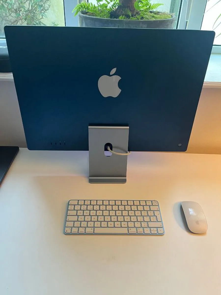 Premium 24-inch Blue iMac with 4.5K Retina display, original packaging included - Image 4