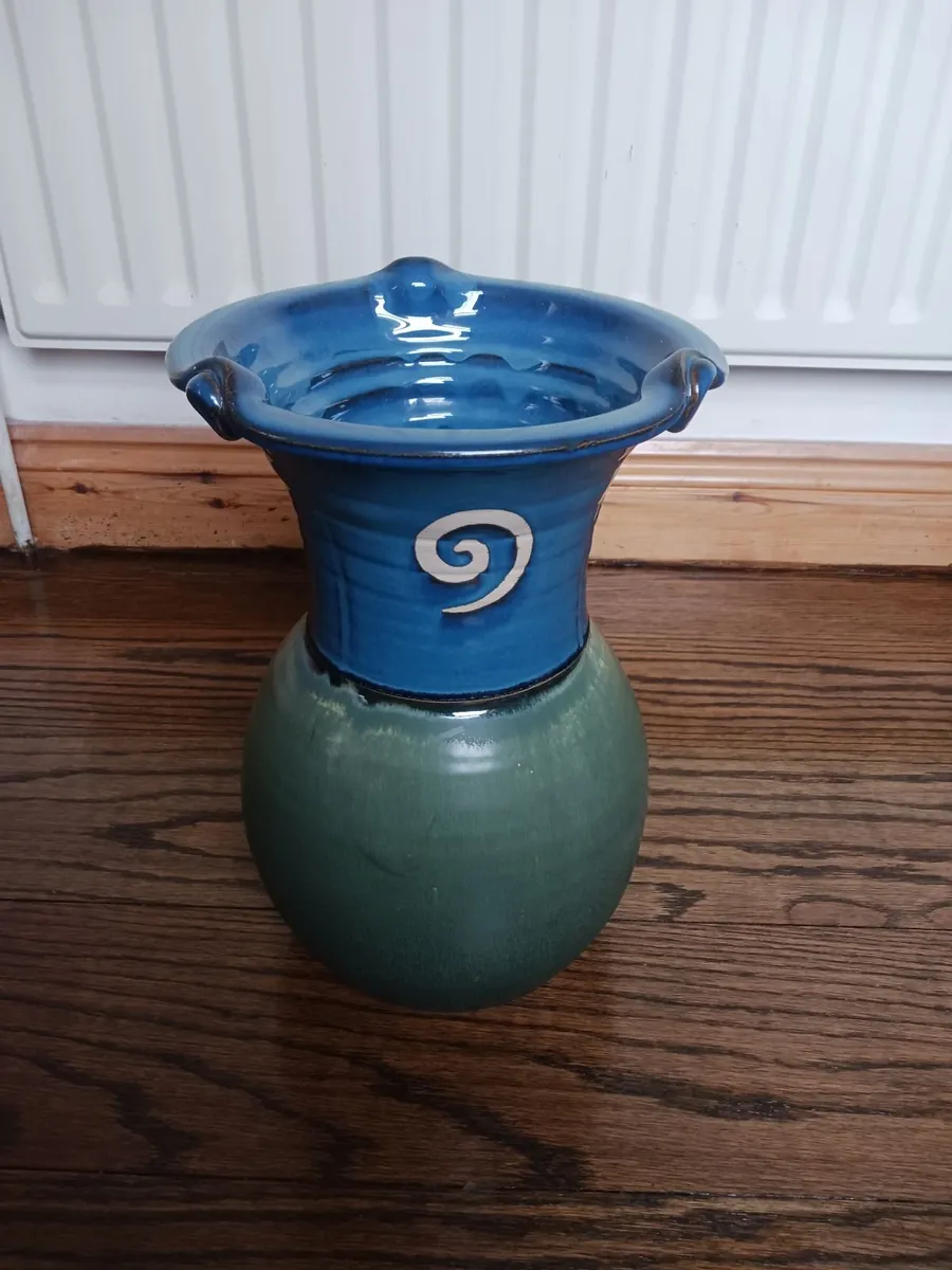 Jack O Patsy Pottery Matching Vase and Lamp - Image 2