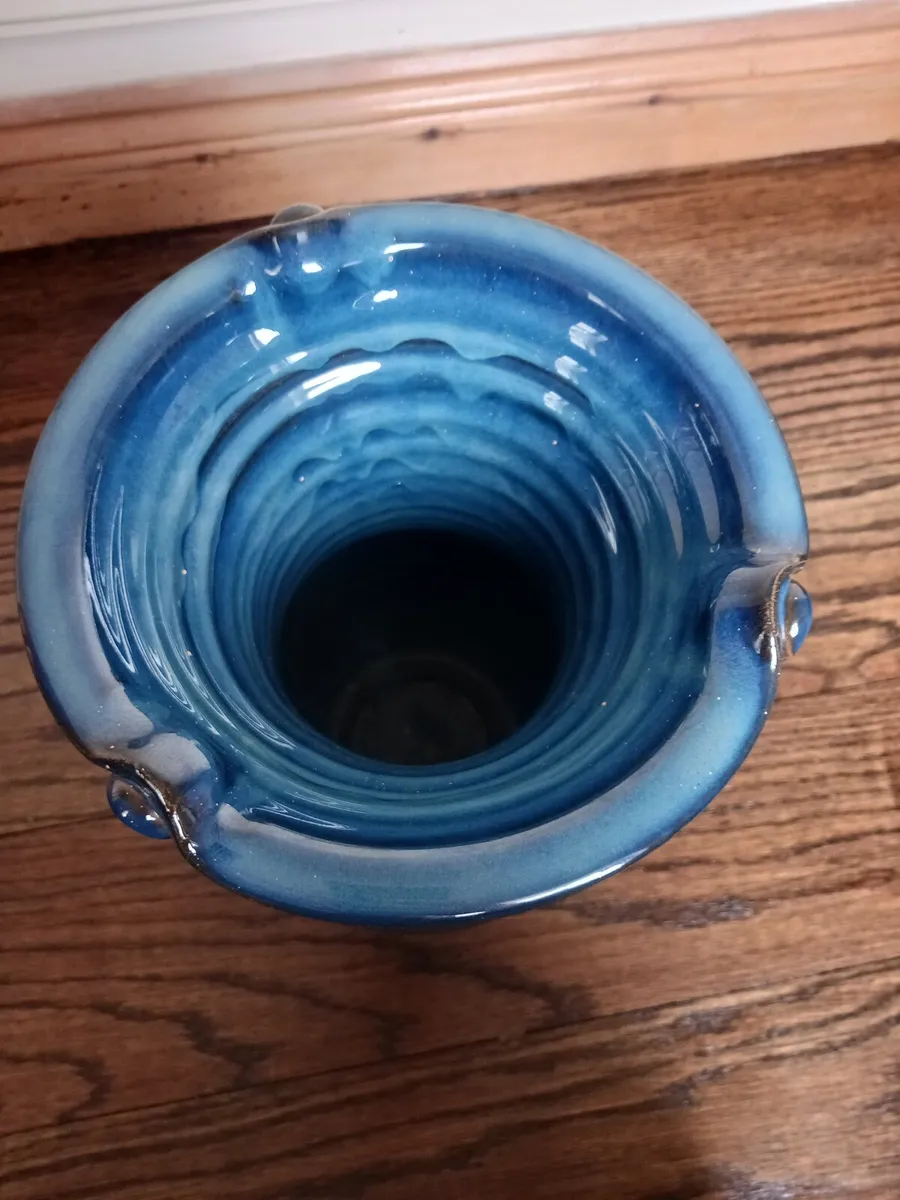 Jack O Patsy Pottery Matching Vase and Lamp - Image 3