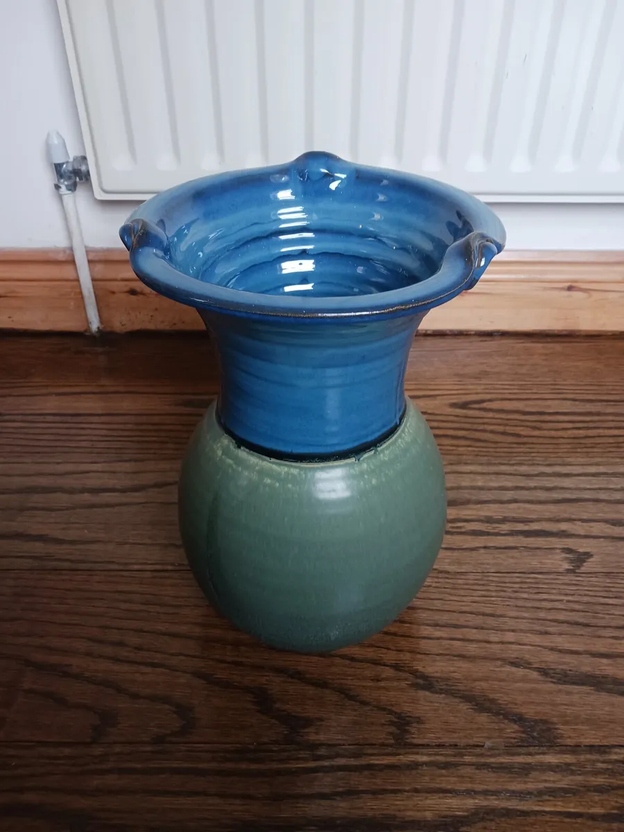 Jack O Patsy Pottery Matching Vase and Lamp - Image 4