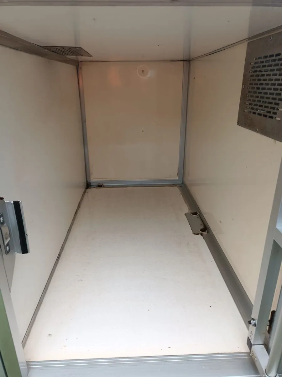 Dog Trailer - Image 2