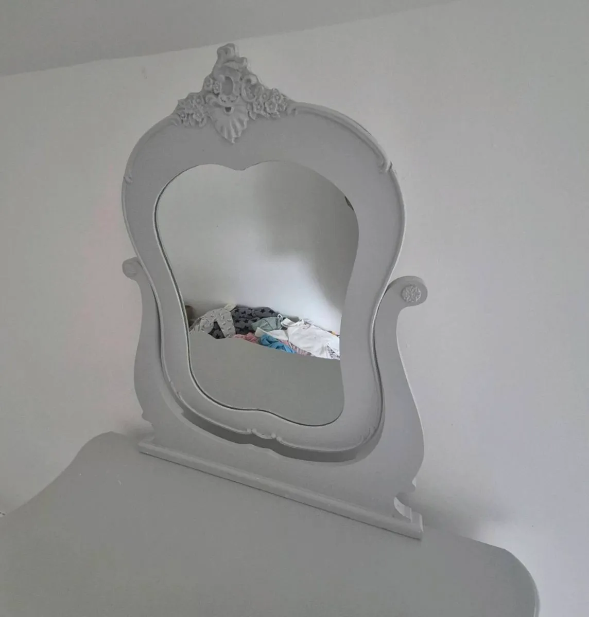 Elegant vintage-style dressing table - Image 3