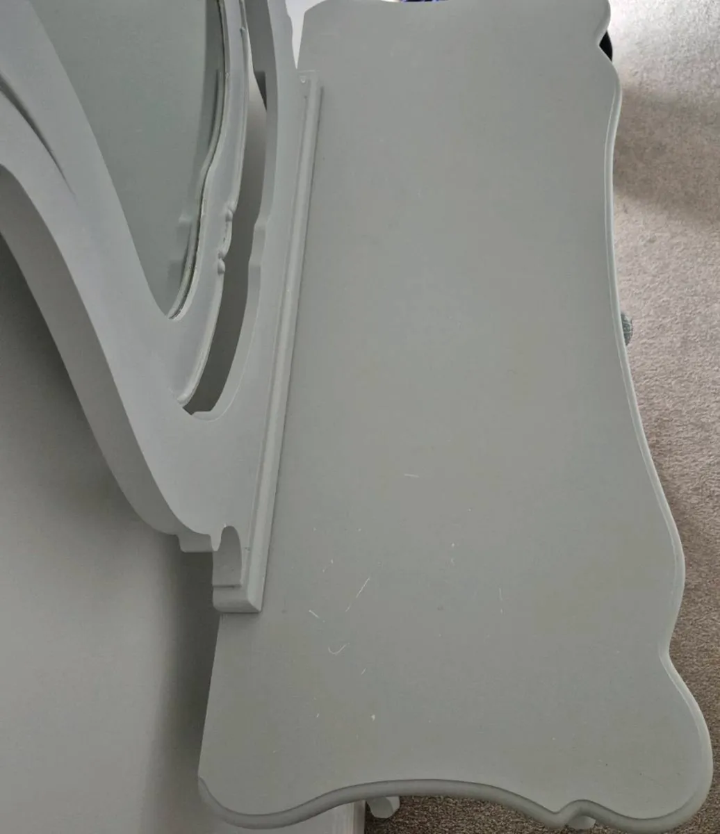 Elegant vintage-style dressing table - Image 4