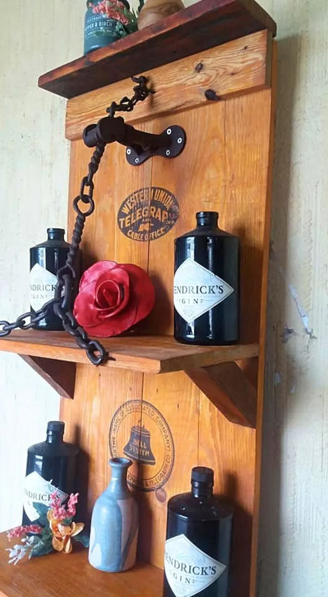 Rustic prim style flat shelf display piece.. - Image 2