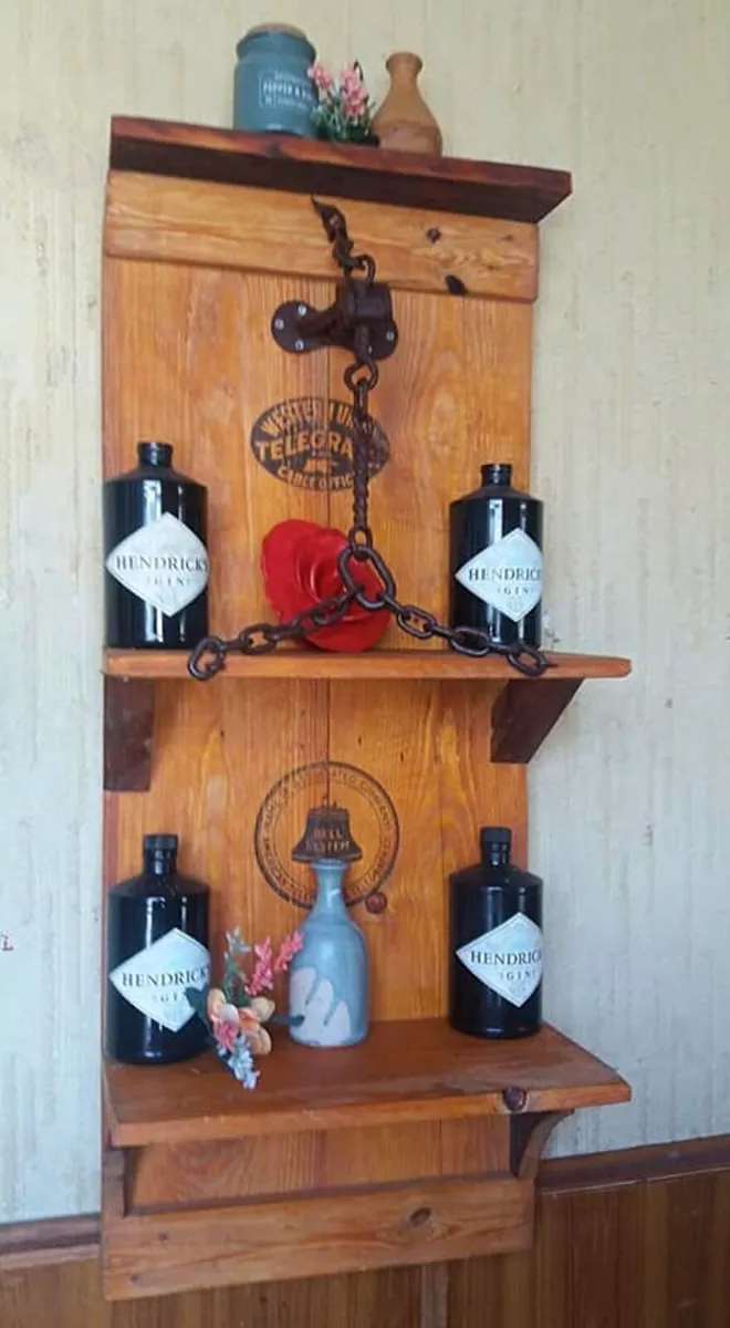 Rustic prim style flat shelf display piece.. - Image 4