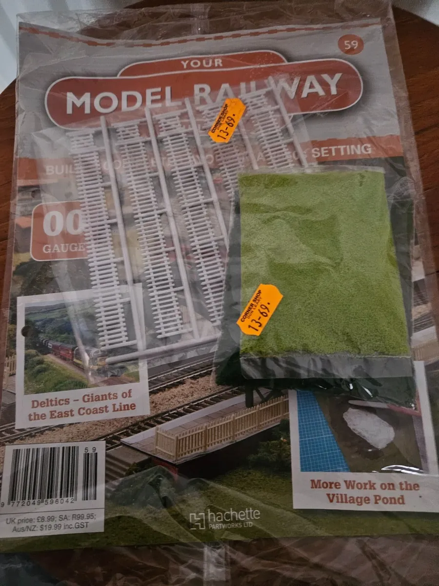 Hornby OO Gauge Fencing and scatter