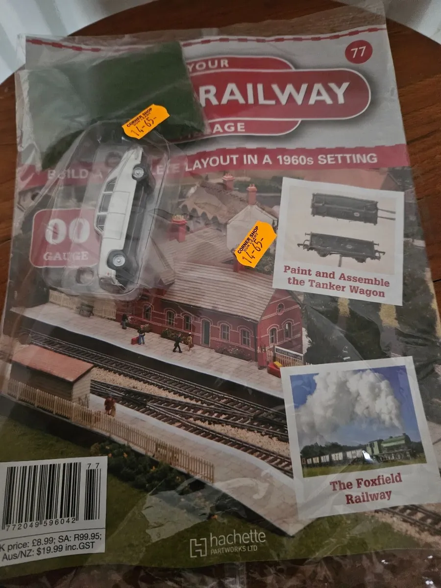 Hornby OO Gauge Car and Scatter