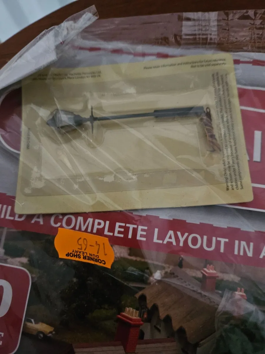 Hornby OO Gauge Street Light and Scatter - Image 2