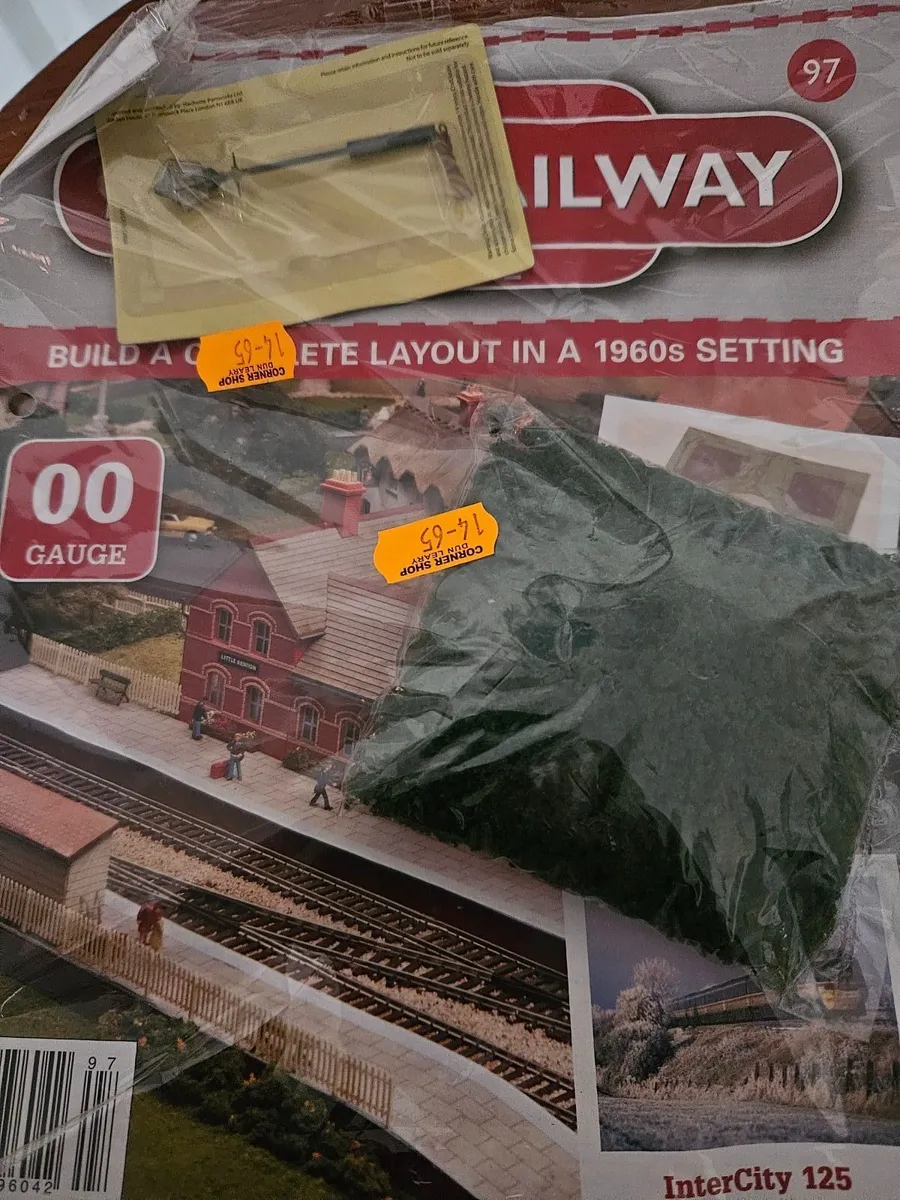 Hornby OO Gauge Street Light and Scatter - Image 1