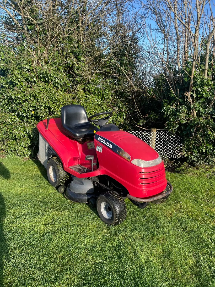 Honda 2417 ride on - Image 1