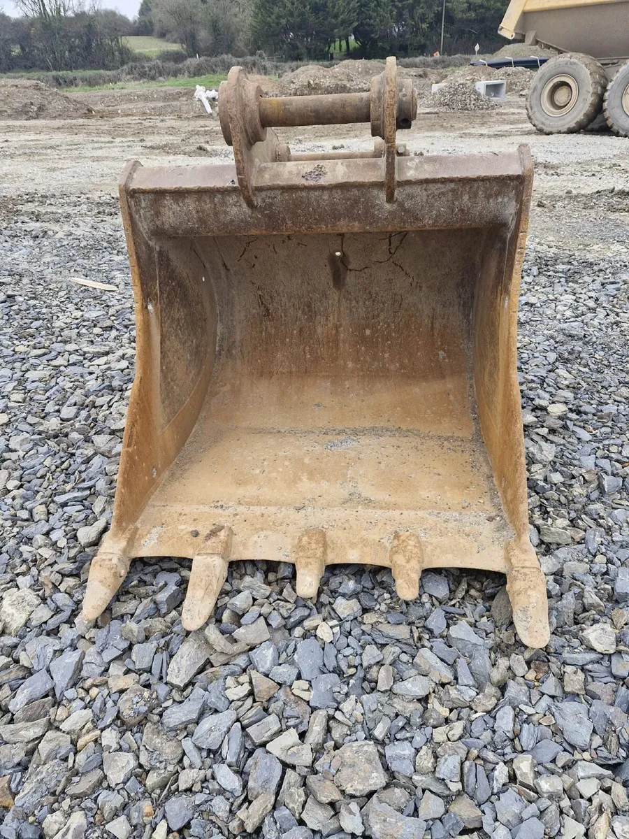 Geith digging bucket - Image 1