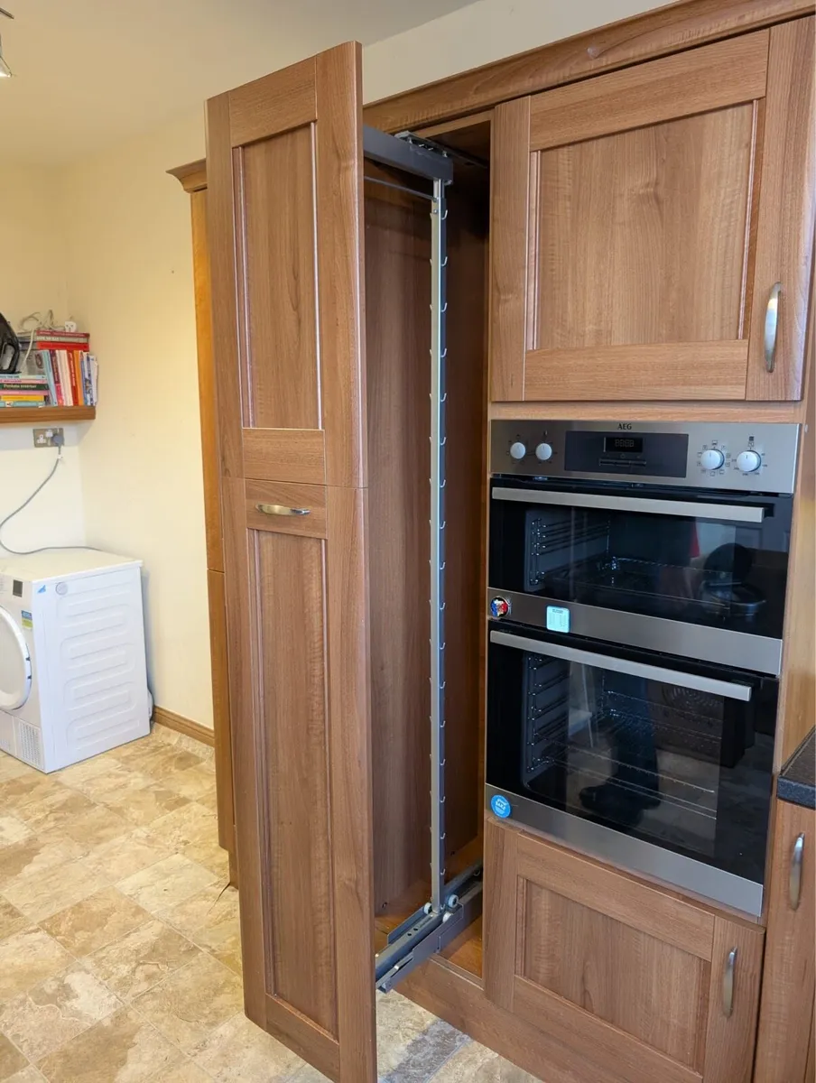 Kitchen units and appliances - Image 2