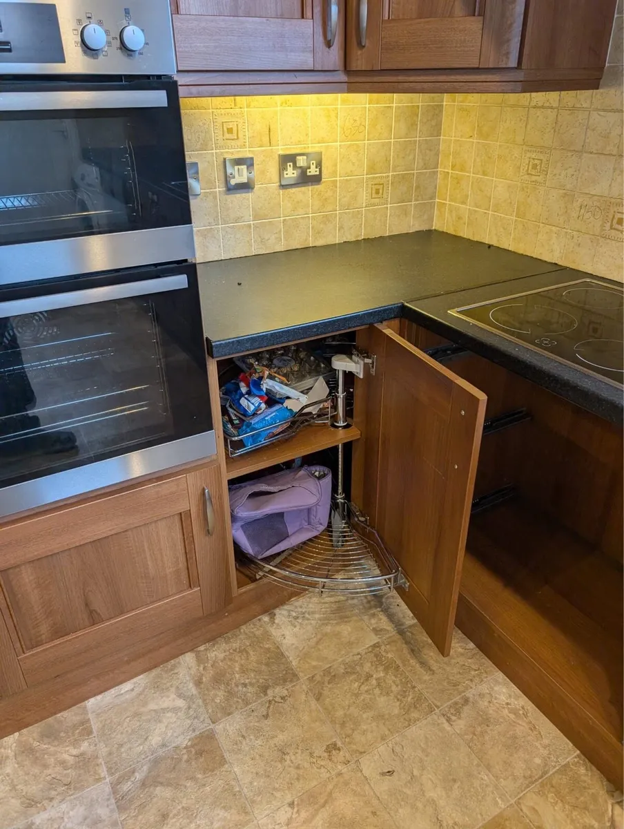 Kitchen units and appliances - Image 3