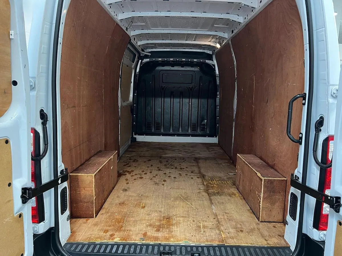 2022 Nissan Interstar Panel Van - Image 3